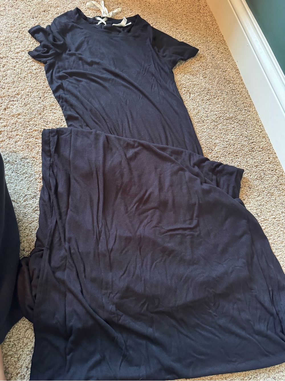 Black Short-Sleeve Maxi Dress -maternity